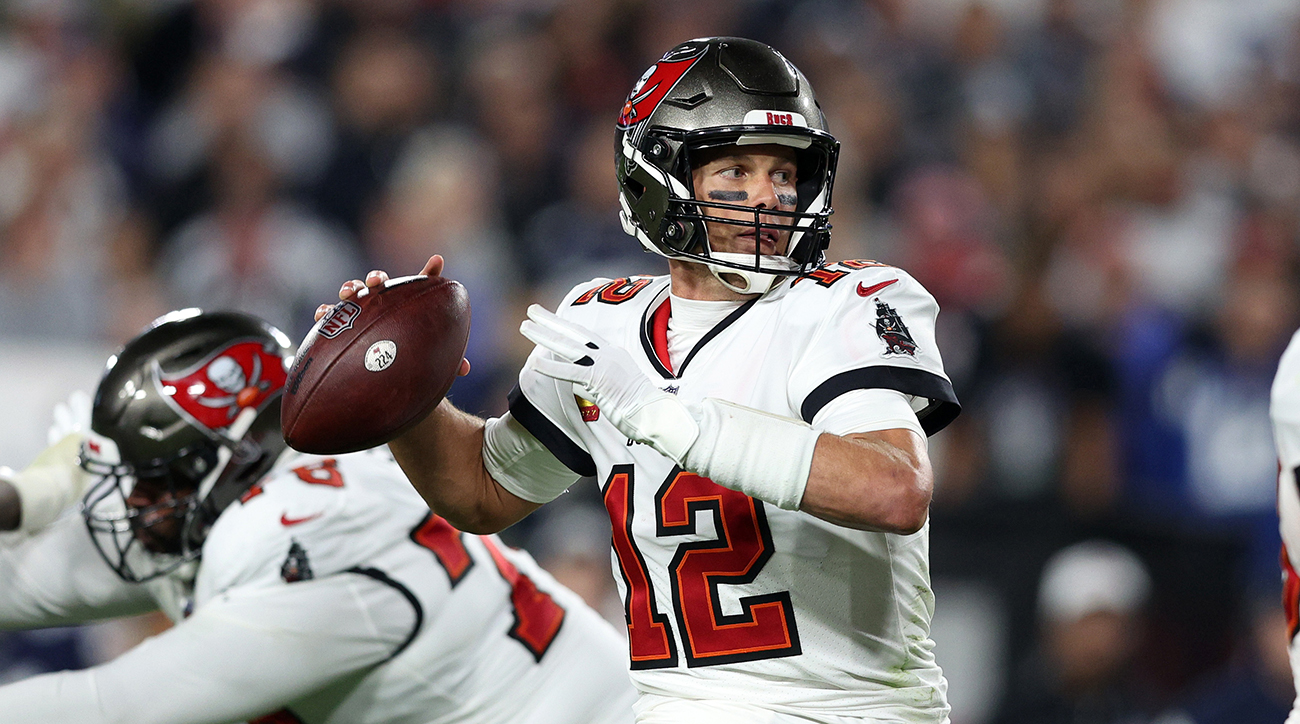 Tom Brady (12) drops back to pass against the Cowboys during his playing days withe the Buccaneers. 